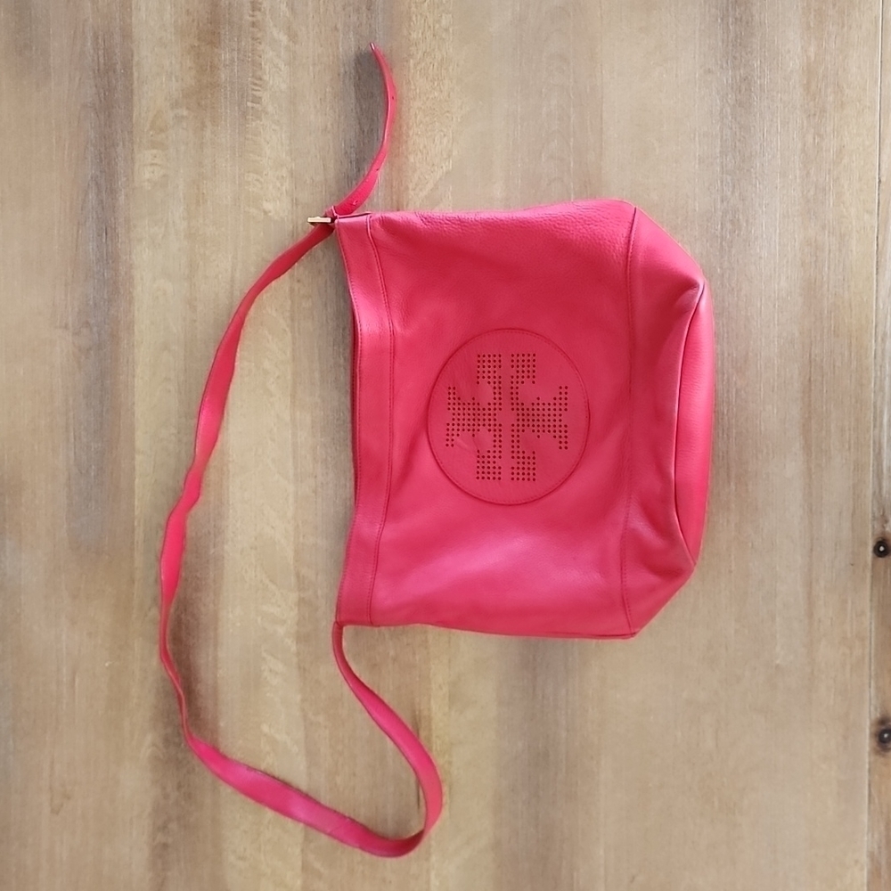 Tory Burch Bucket Kipp Black Leather Cross Body Bag 12"L x 7"W x 15"H - Picture 4 of 11